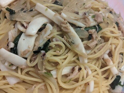 イカとツナとほうれん草のパスタ バター醤油風味